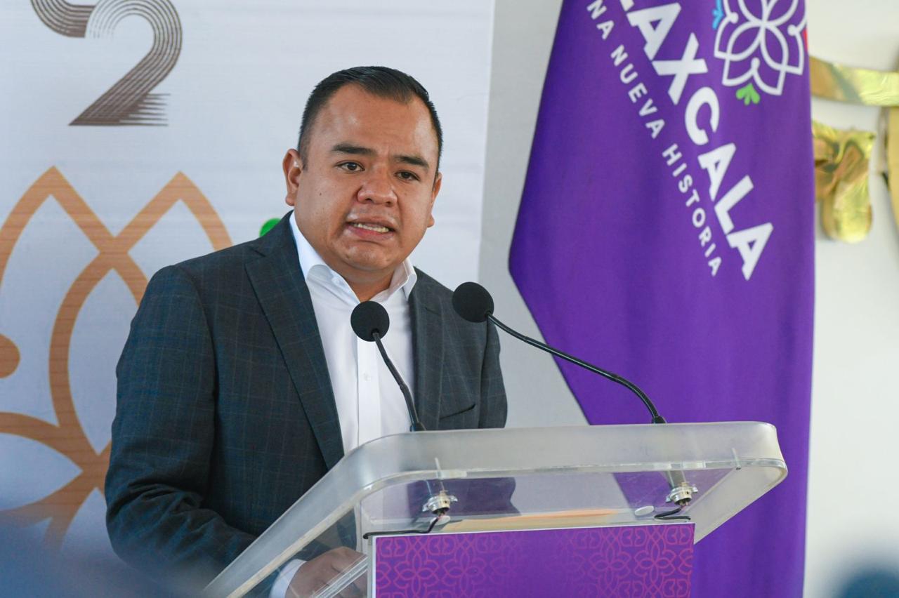 Ángelo Gutiérrez y Lorena Cuéllar inauguran C2 en Apetatitlán